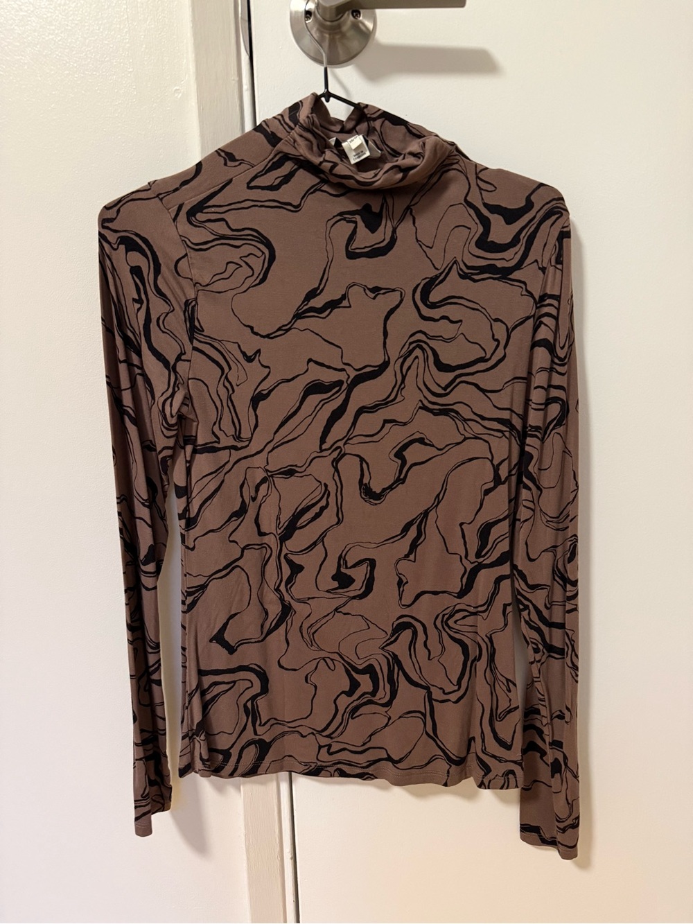 RW&CO. Brown and Black Marble-Print Long Sleeve Turtleneck